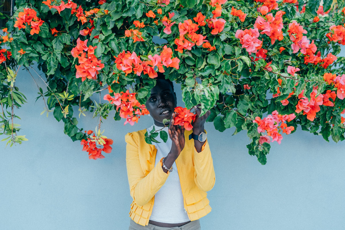 A guide to finding the best color contacts for dark skin!