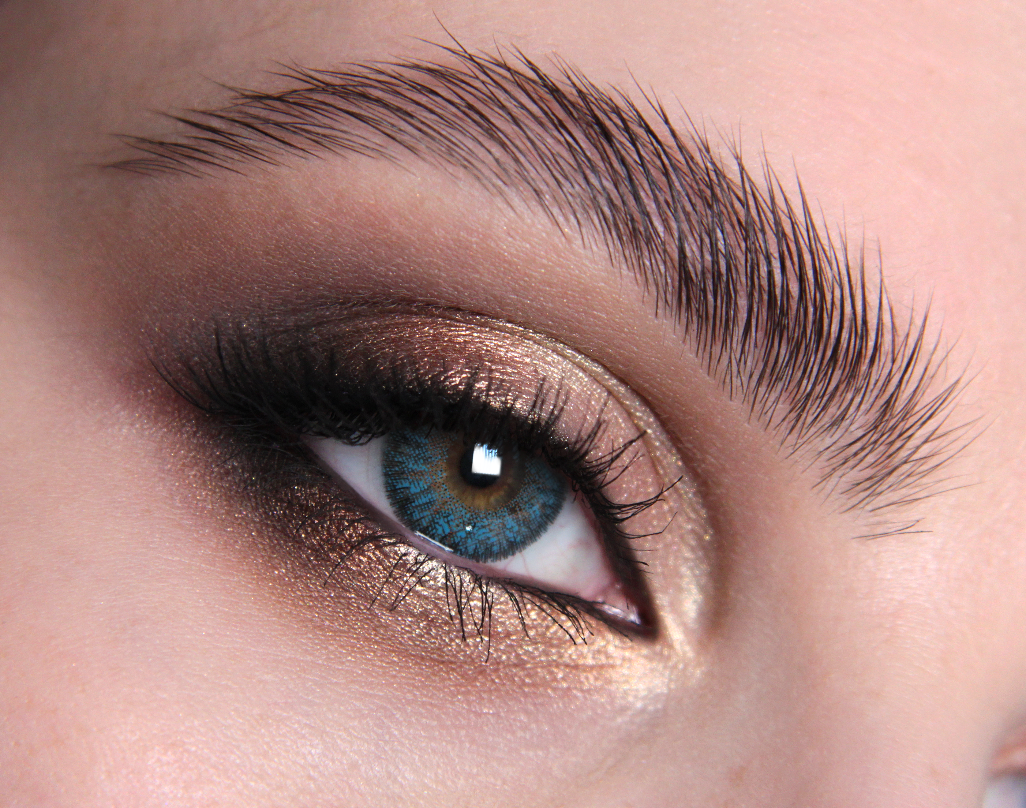 blue contact lenses