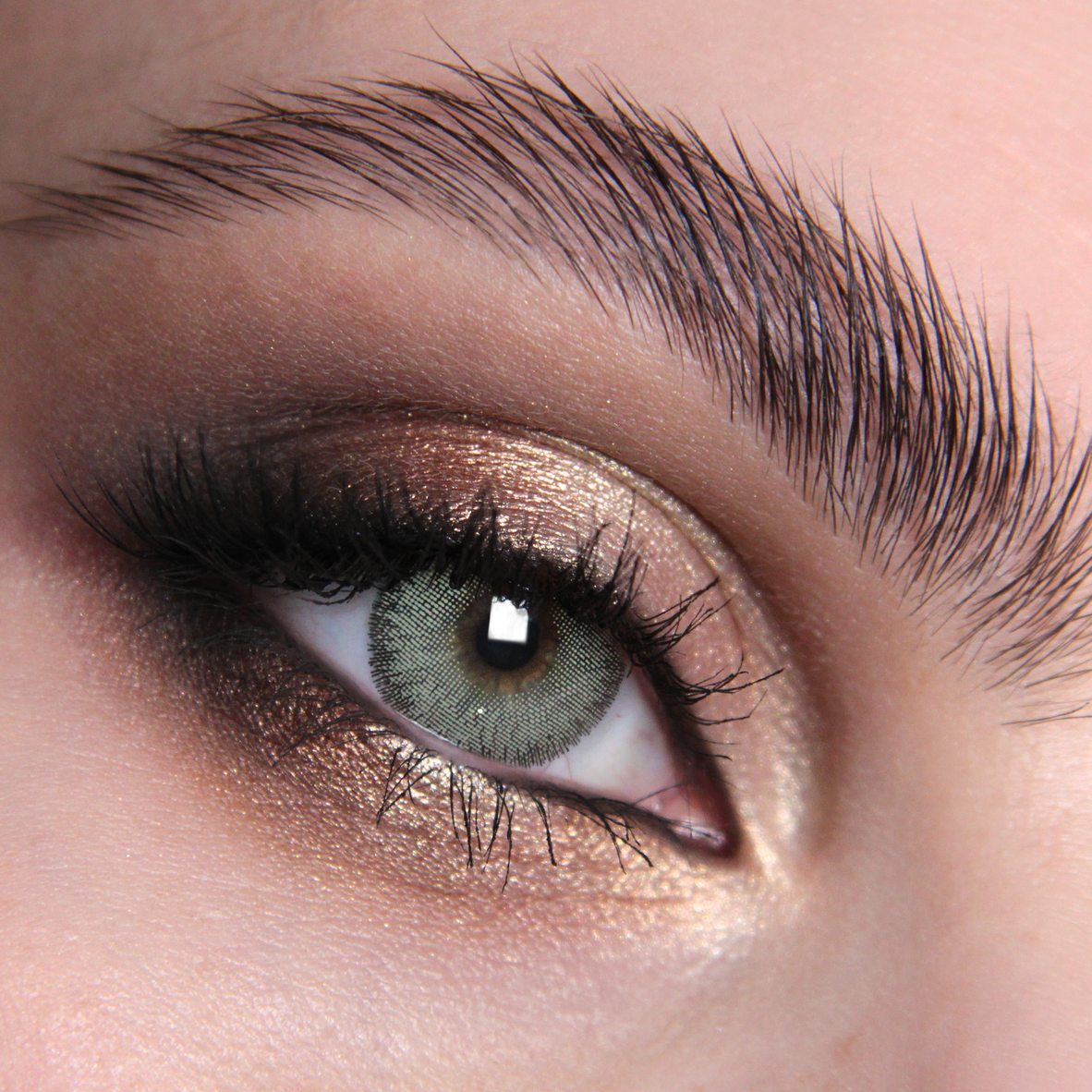 green contact lenses