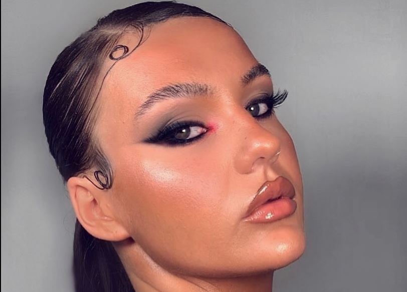 Look Like A Star In Colour Contact Lenses