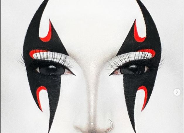 Why White Contacts Give You The Fright Of Your Life