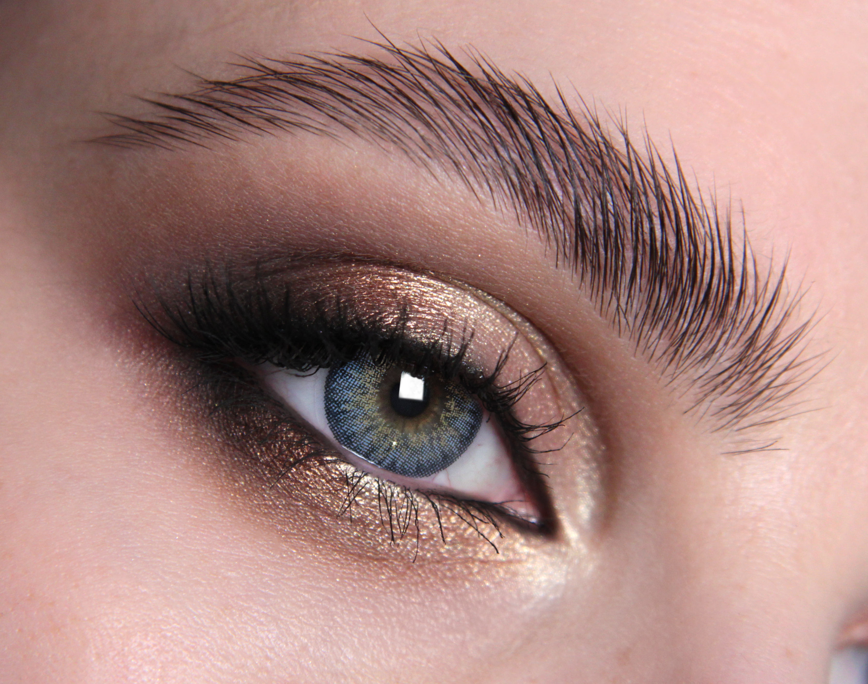Vivid Blue Natural Coloured Contact Lenses